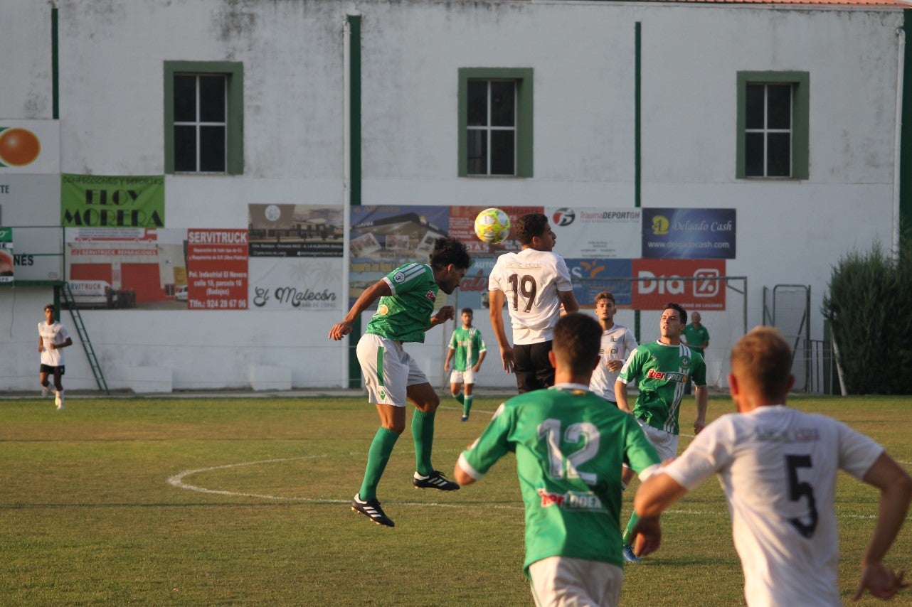Imágenes del encuentro de la primera jornada de liga de Tercera División disputado en el Municipal de San Roque, y que acabó con 2-1 en el marcador (25-08-2019)