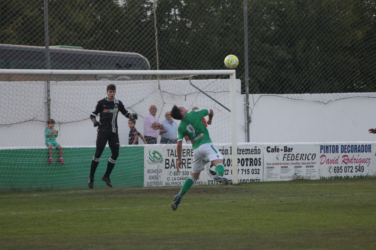 Imágenes del encuentro de la primera jornada de liga de Tercera División disputado en el Municipal de San Roque, y que acabó con 2-1 en el marcador (25-08-2019)