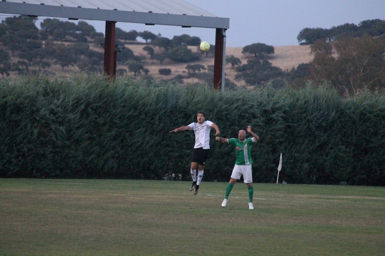 Imágenes del encuentro de la primera jornada de liga de Tercera División disputado en el Municipal de San Roque, y que acabó con 2-1 en el marcador (25-08-2019)
