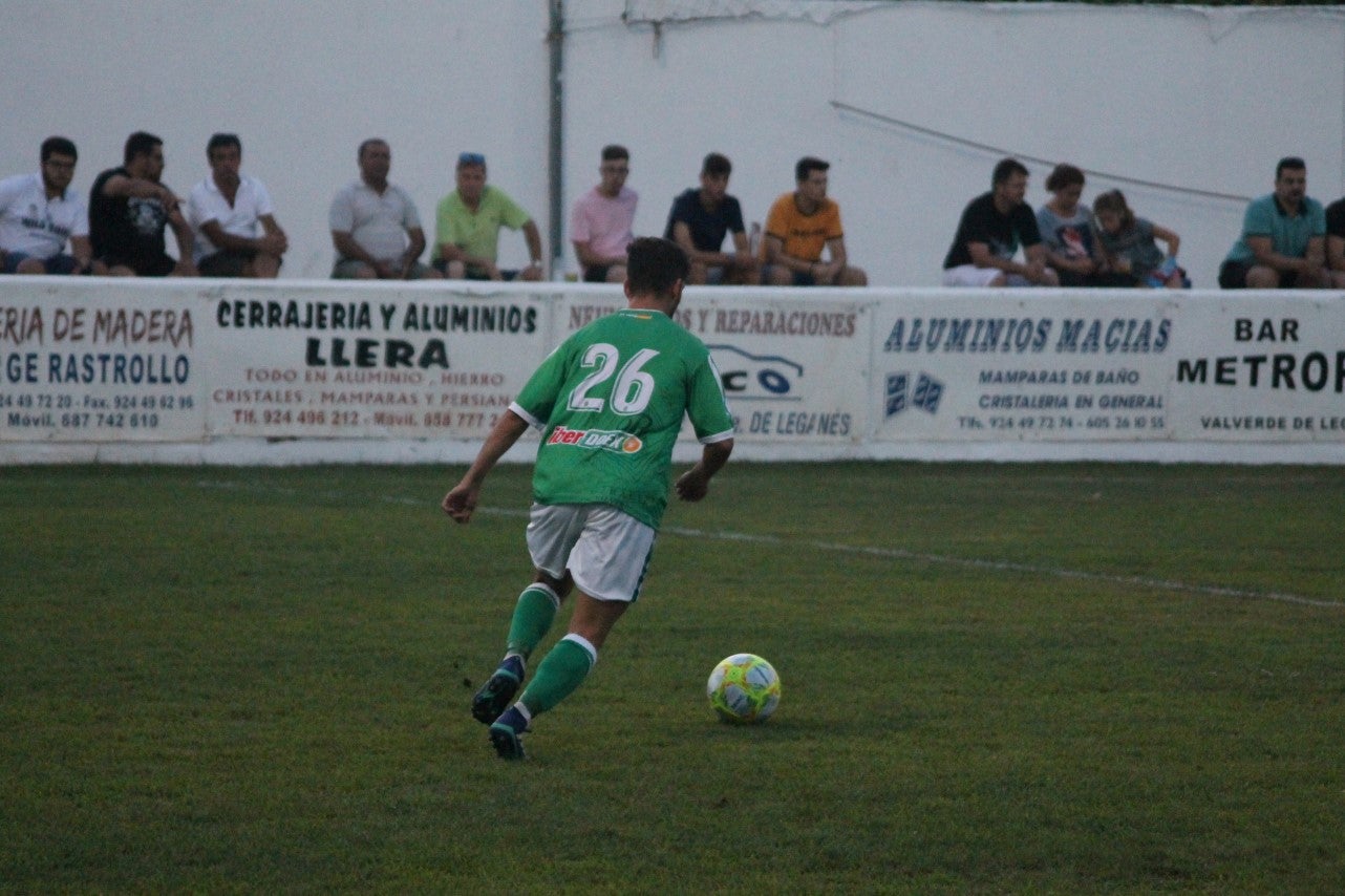 Imágenes del encuentro de la primera jornada de liga de Tercera División disputado en el Municipal de San Roque, y que acabó con 2-1 en el marcador (25-08-2019)