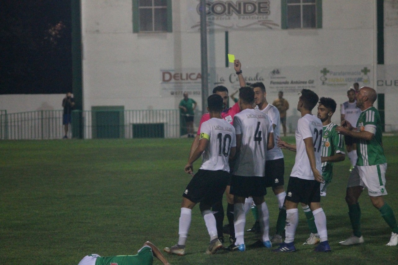 Imágenes del encuentro de la primera jornada de liga de Tercera División disputado en el Municipal de San Roque, y que acabó con 2-1 en el marcador (25-08-2019)