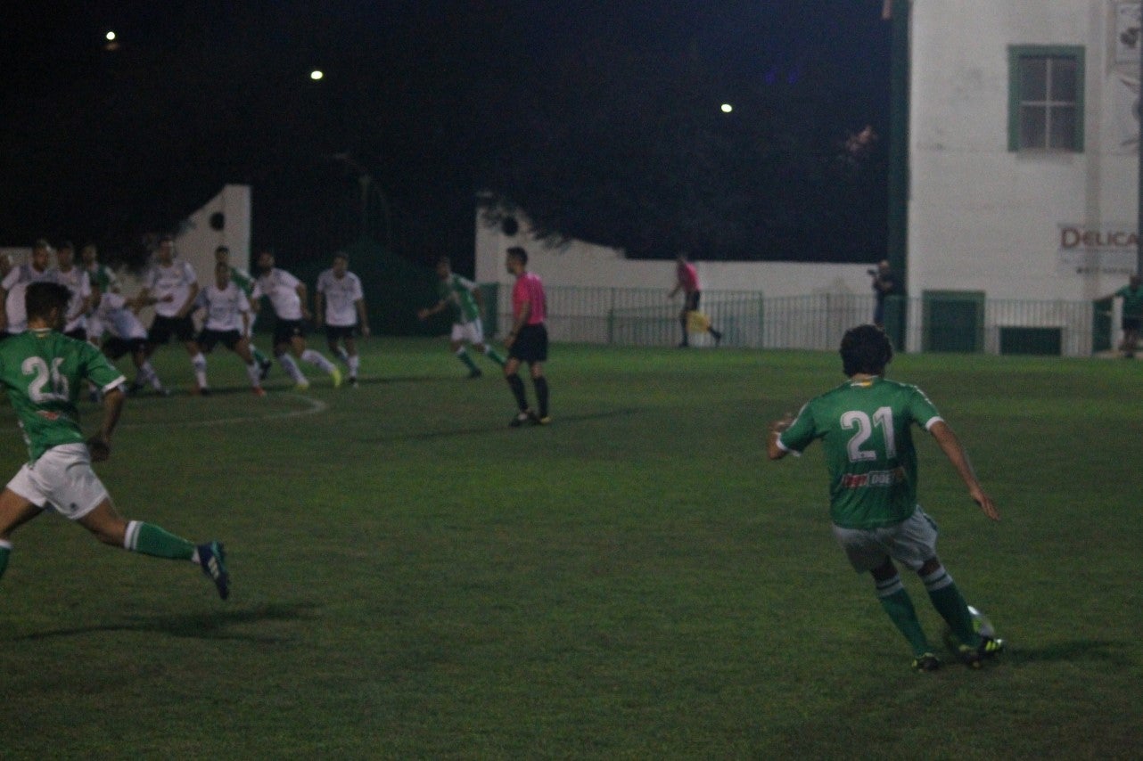 Imágenes del encuentro de la primera jornada de liga de Tercera División disputado en el Municipal de San Roque, y que acabó con 2-1 en el marcador (25-08-2019)