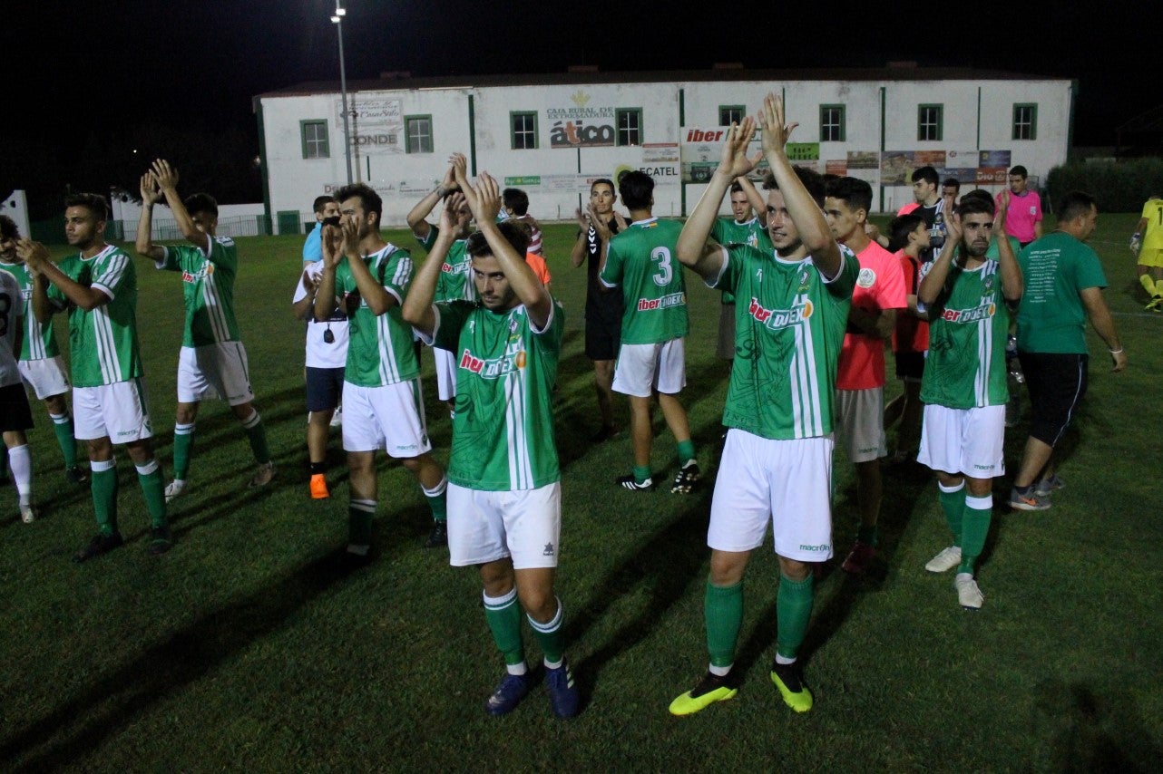 Imágenes del encuentro de la primera jornada de liga de Tercera División disputado en el Municipal de San Roque, y que acabó con 2-1 en el marcador (25-08-2019)