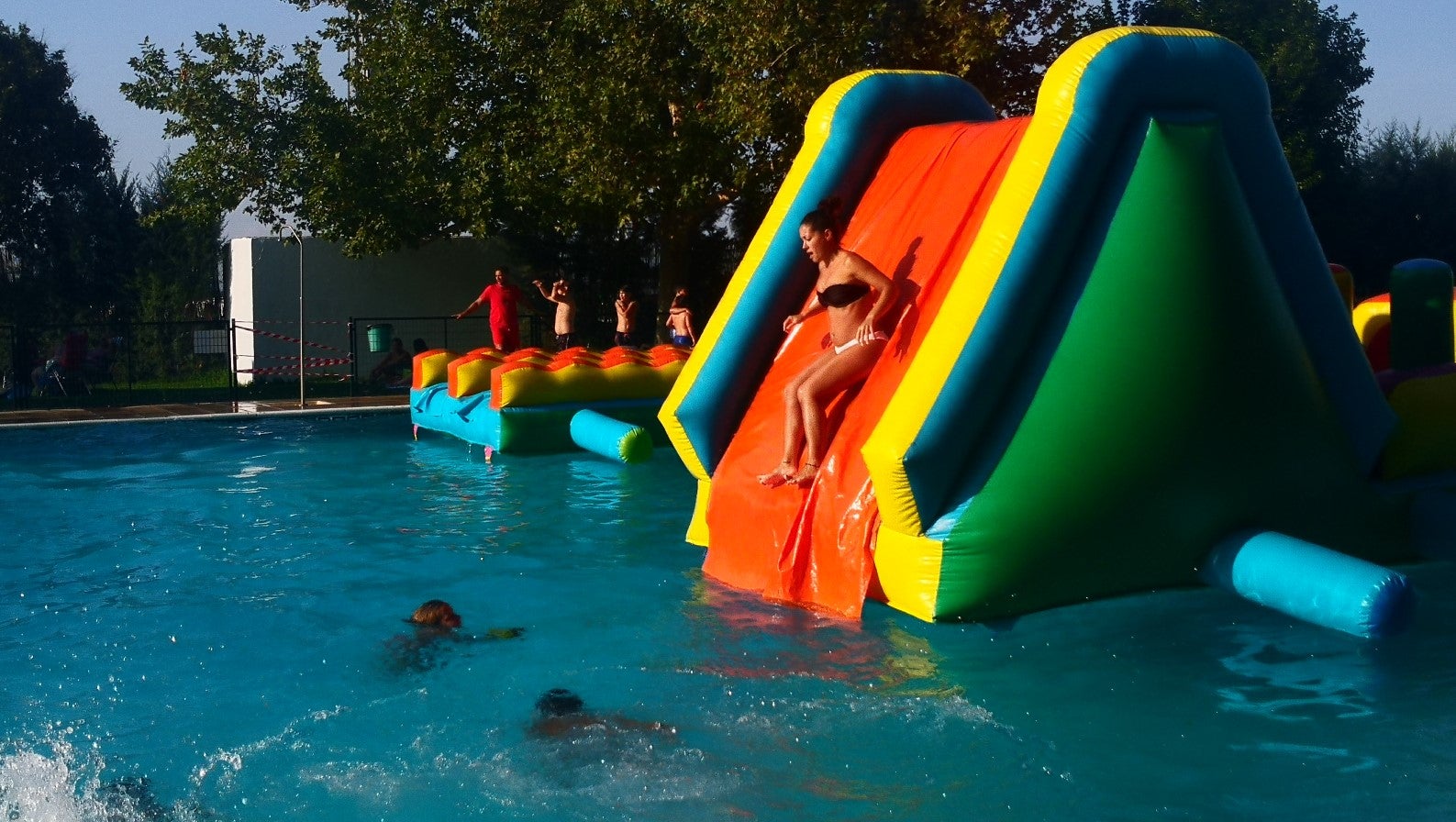 Algunas imágenes de la fiesta acuática que tuvo lugar en la piscina municipal con motivo de las ferias y fiestas (22-08-2019)