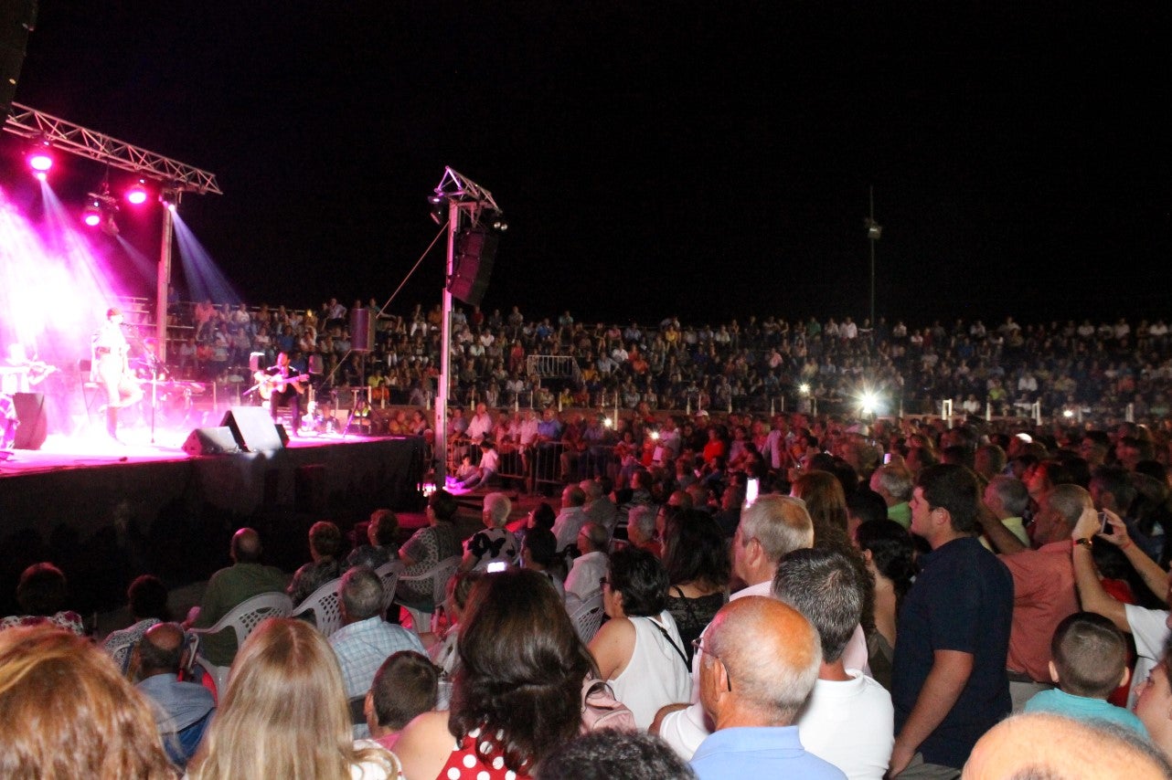 Algunas imágenes del viernes de las Ferias y Fiestas de San Bartolomé 2019 (23-08-2019)