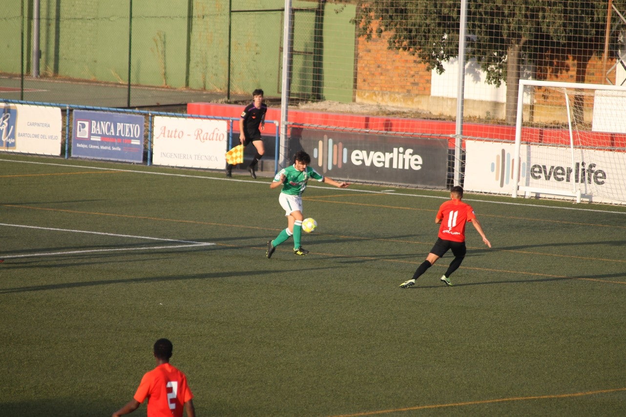 Algunas imágenes del encuentro de la segunda jornada de Tercera División disputado en el Emilio Macarro de Montijo y que terminó 2-1 (01-09-2019)