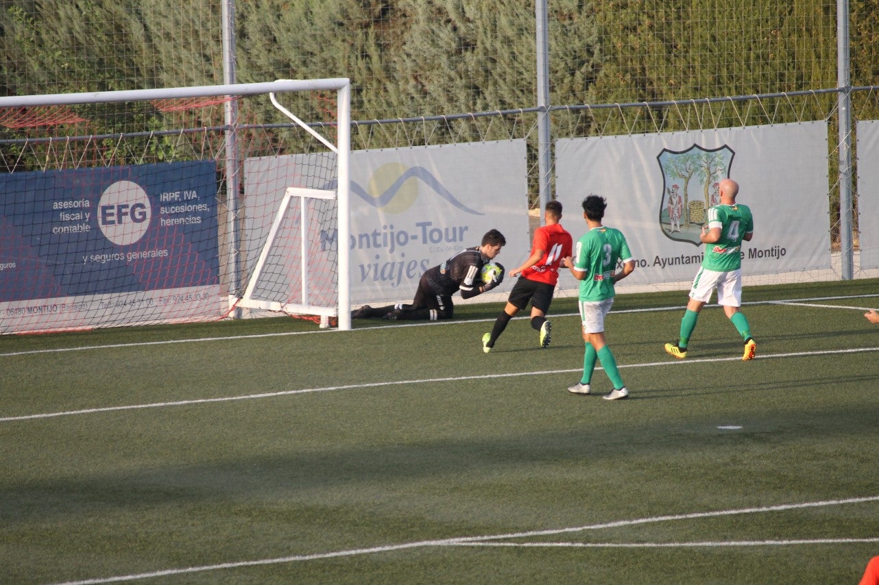 Algunas imágenes del encuentro de la segunda jornada de Tercera División disputado en el Emilio Macarro de Montijo y que terminó 2-1 (01-09-2019)