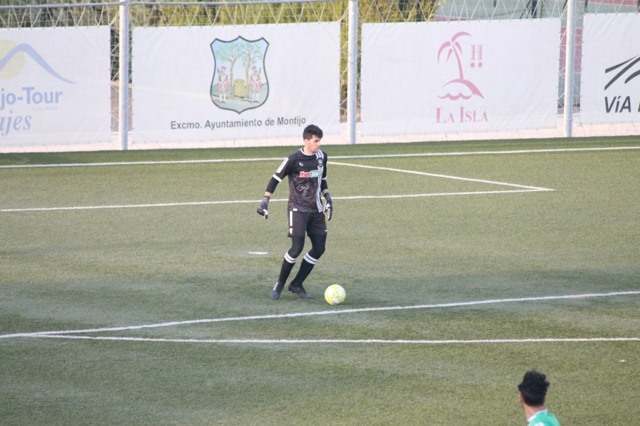 Algunas imágenes del encuentro de la segunda jornada de Tercera División disputado en el Emilio Macarro de Montijo y que terminó 2-1 (01-09-2019)