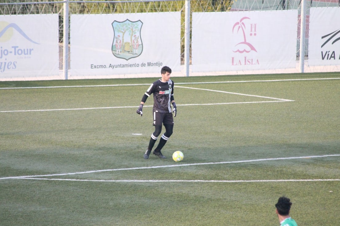 Algunas imágenes del encuentro de la segunda jornada de Tercera División disputado en el Emilio Macarro de Montijo y que terminó 2-1 (01-09-2019)