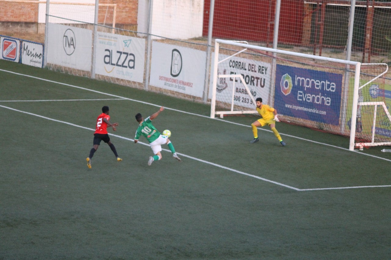 Algunas imágenes del encuentro de la segunda jornada de Tercera División disputado en el Emilio Macarro de Montijo y que terminó 2-1 (01-09-2019)