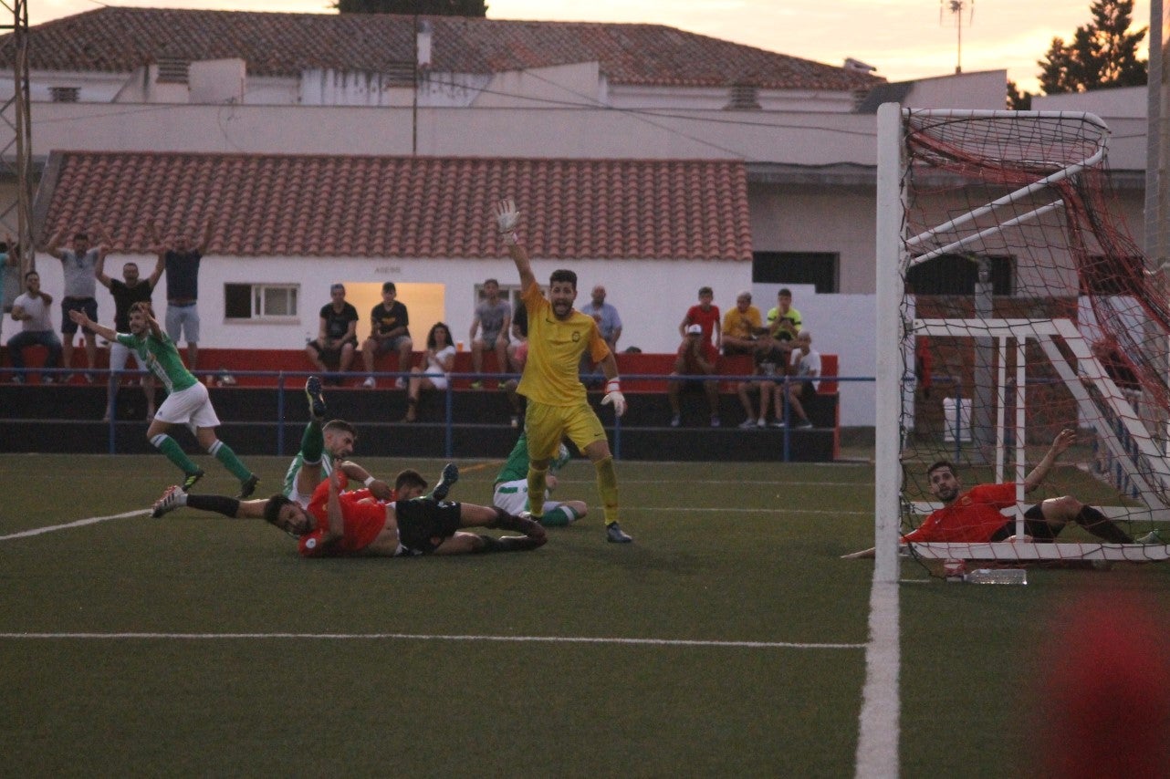 Algunas imágenes del encuentro de la segunda jornada de Tercera División disputado en el Emilio Macarro de Montijo y que terminó 2-1 (01-09-2019)