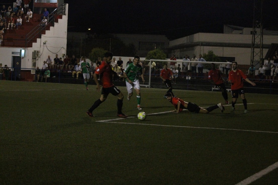 Algunas imágenes del encuentro de la segunda jornada de Tercera División disputado en el Emilio Macarro de Montijo y que terminó 2-1 (01-09-2019)