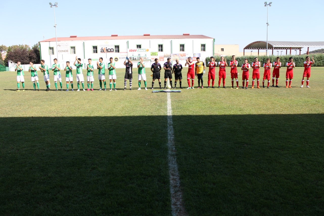 Algunas imágenes del encuentro de la tercera jornada de liga de Tercera División disputado en el Municipal de San Roque y que acabó 2-5 (08-09-2019)