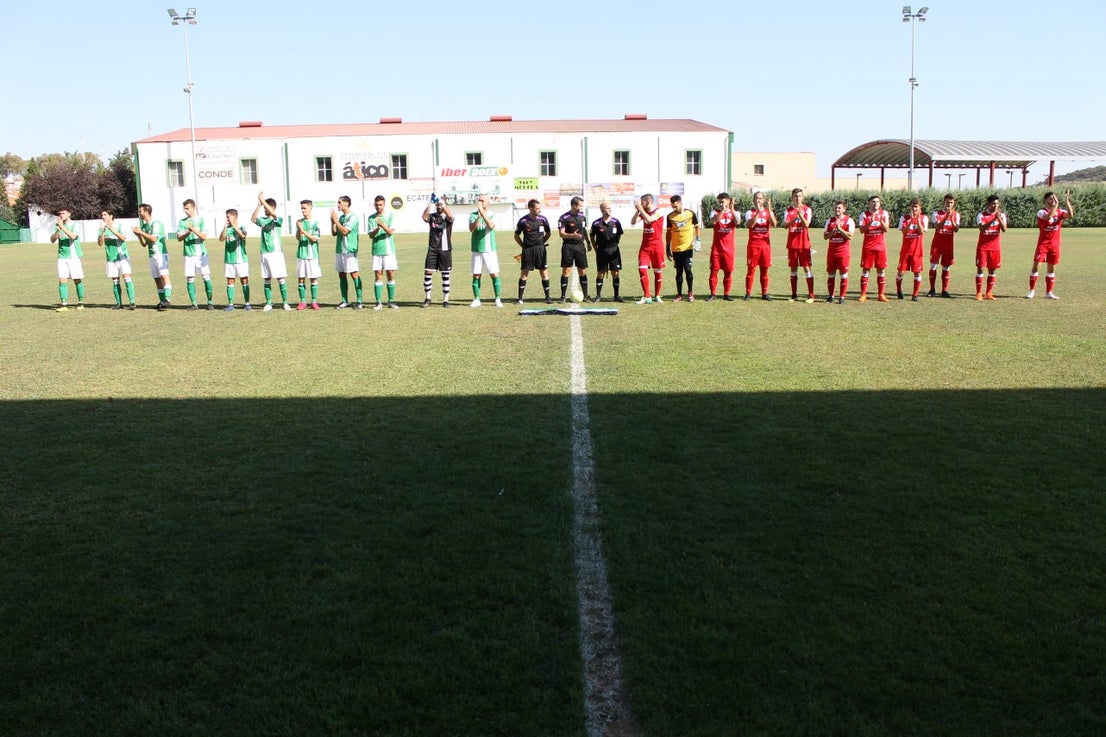 Algunas imágenes del encuentro de la tercera jornada de liga de Tercera División disputado en el Municipal de San Roque y que acabó 2-5 (08-09-2019)