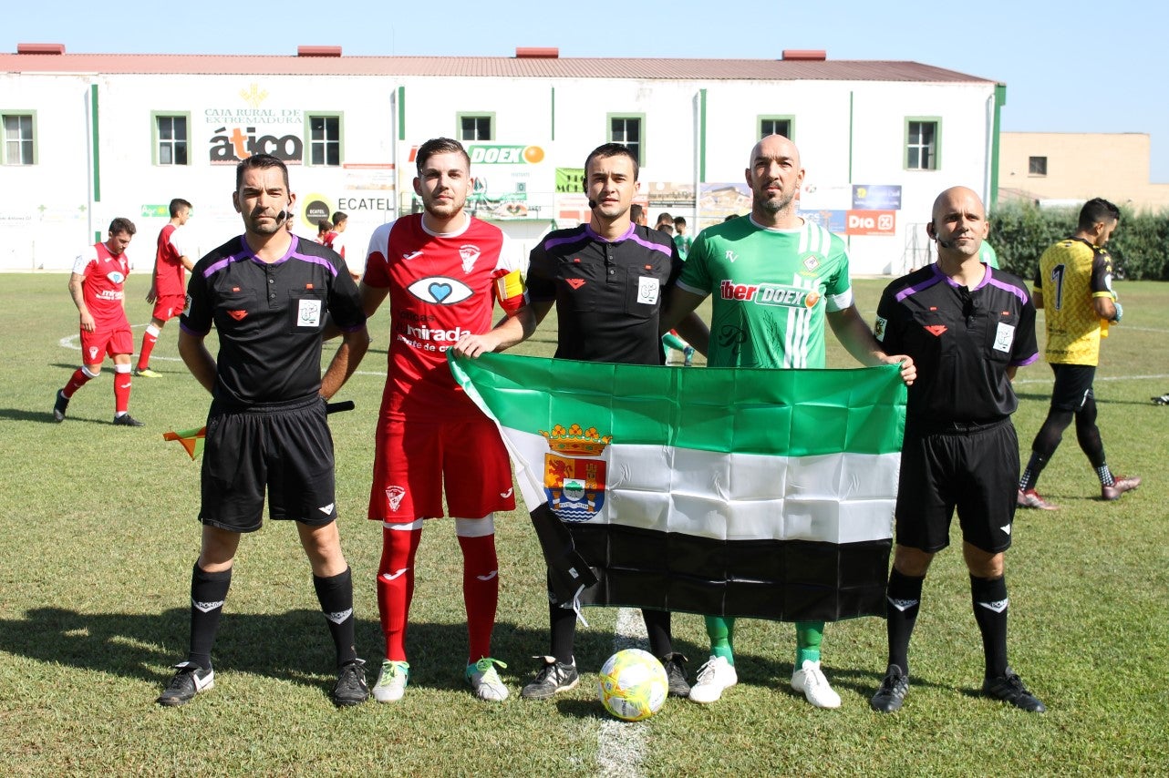 Algunas imágenes del encuentro de la tercera jornada de liga de Tercera División disputado en el Municipal de San Roque y que acabó 2-5 (08-09-2019)