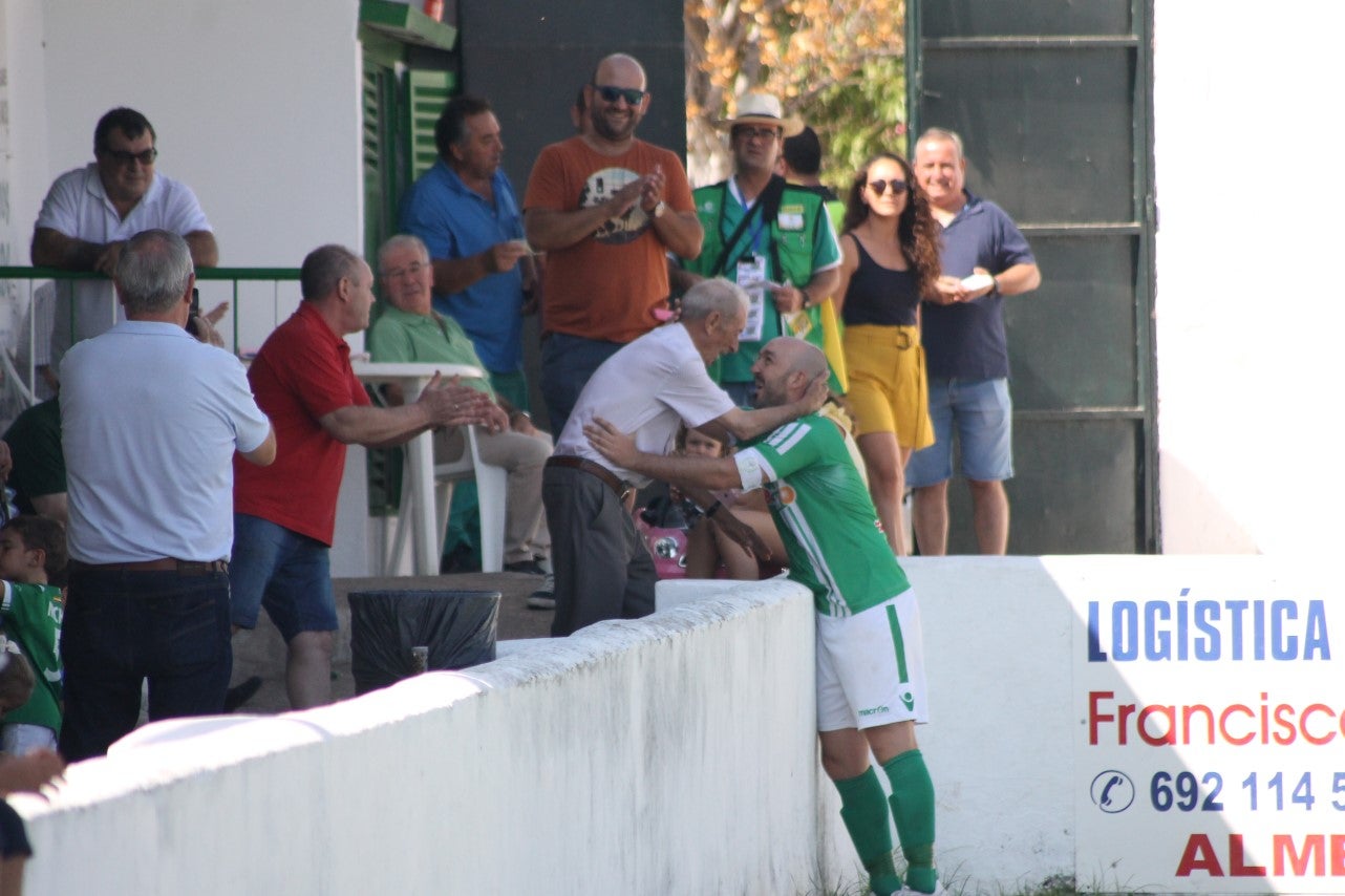 Algunas imágenes del encuentro de la tercera jornada de liga de Tercera División disputado en el Municipal de San Roque y que acabó 2-5 (08-09-2019)