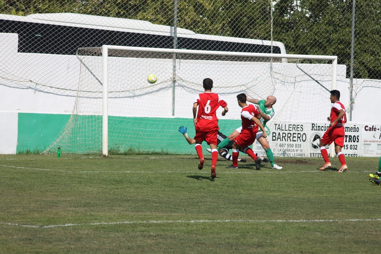 Algunas imágenes del encuentro de la tercera jornada de liga de Tercera División disputado en el Municipal de San Roque y que acabó 2-5 (08-09-2019)