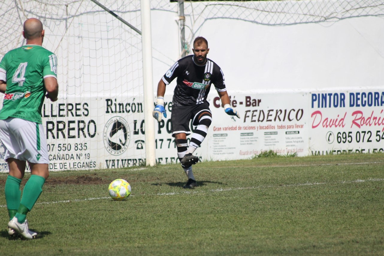 Algunas imágenes del encuentro de la tercera jornada de liga de Tercera División disputado en el Municipal de San Roque y que acabó 2-5 (08-09-2019)