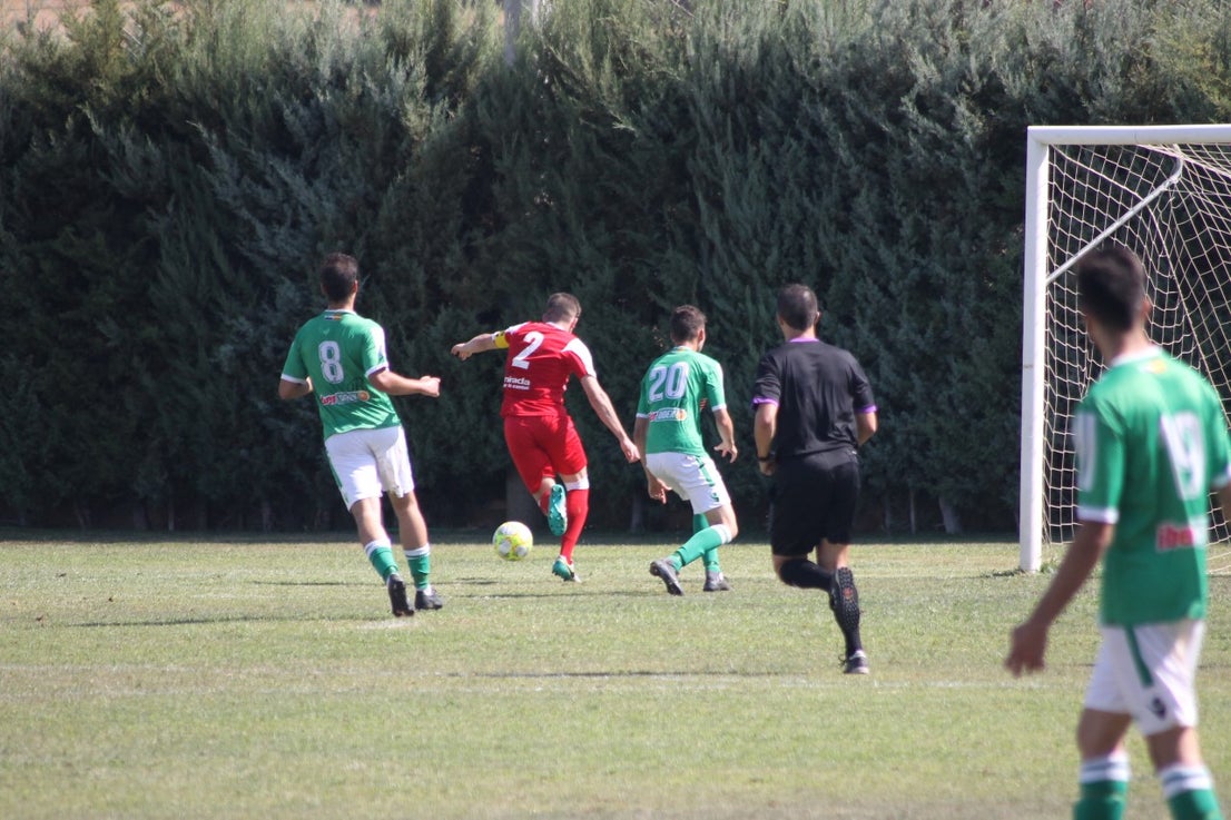 Algunas imágenes del encuentro de la tercera jornada de liga de Tercera División disputado en el Municipal de San Roque y que acabó 2-5 (08-09-2019)