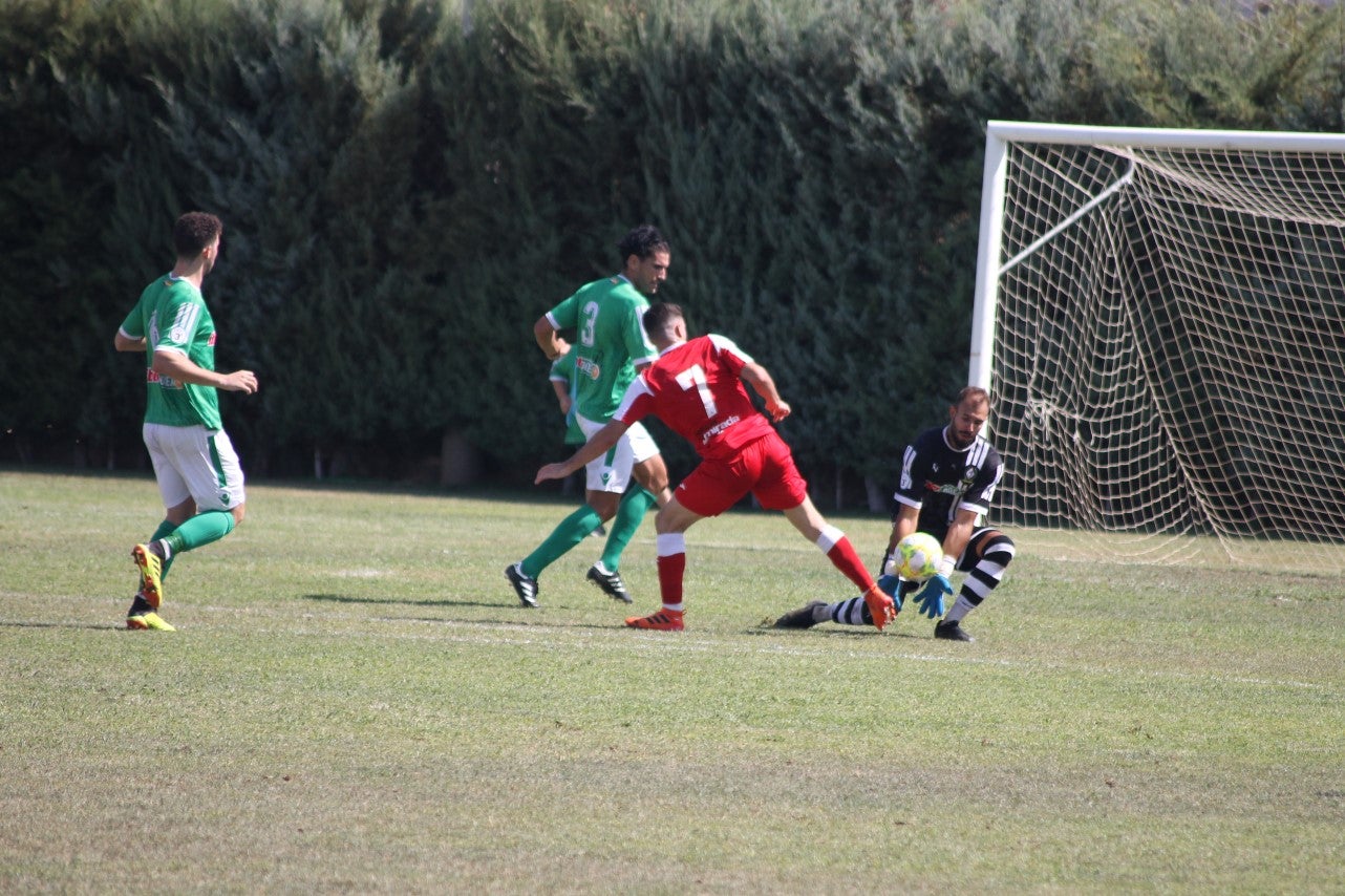 Algunas imágenes del encuentro de la tercera jornada de liga de Tercera División disputado en el Municipal de San Roque y que acabó 2-5 (08-09-2019)