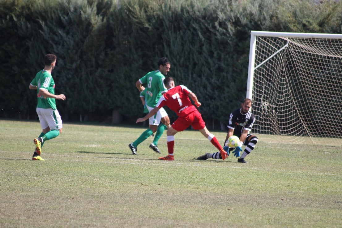 Algunas imágenes del encuentro de la tercera jornada de liga de Tercera División disputado en el Municipal de San Roque y que acabó 2-5 (08-09-2019)