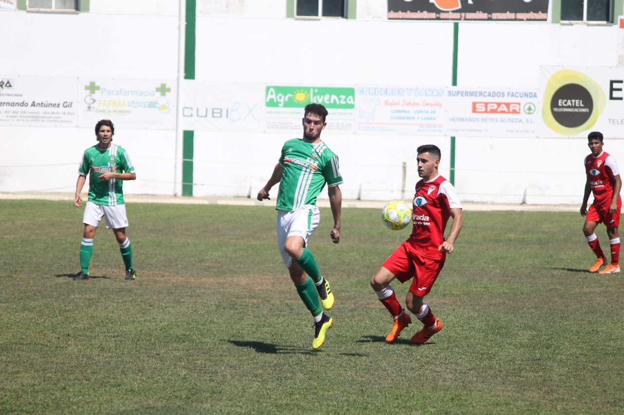 Algunas imágenes del encuentro de la tercera jornada de liga de Tercera División disputado en el Municipal de San Roque y que acabó 2-5 (08-09-2019)
