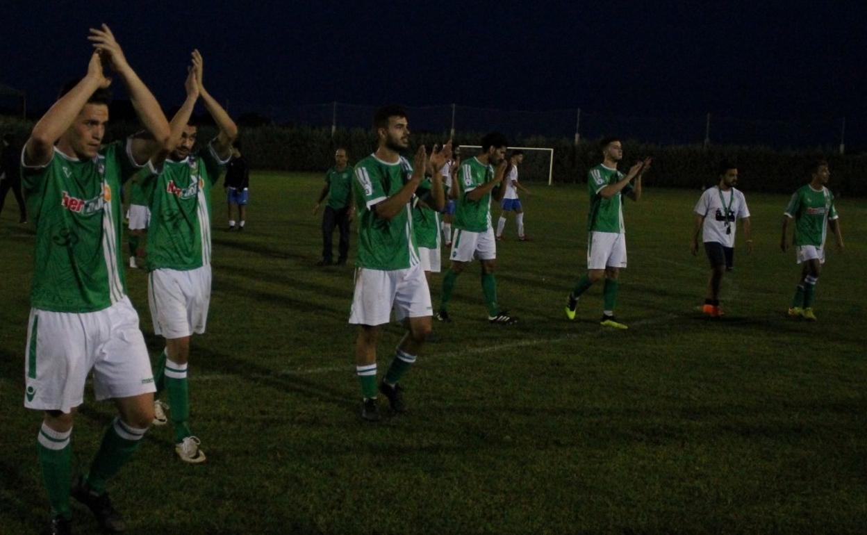 Los jugadores valverdeños agradecen el apoyo de la afición