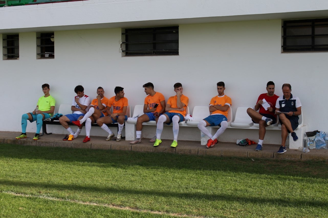Algunas imágenes del encuentro de la quinta jornada de liga de Tercera División disputado en el Municipal de San Roque y que acabó en empate a cero. (22-09-2019)