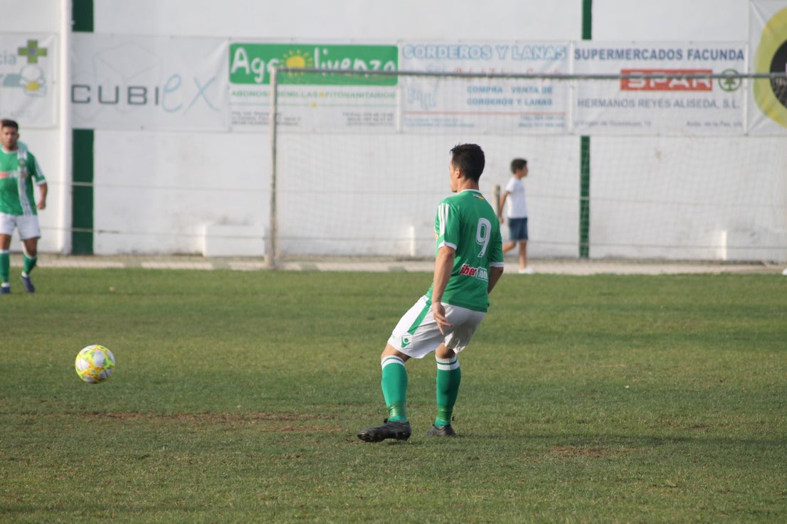 Algunas imágenes del encuentro de la quinta jornada de liga de Tercera División disputado en el Municipal de San Roque y que acabó en empate a cero. (22-09-2019)