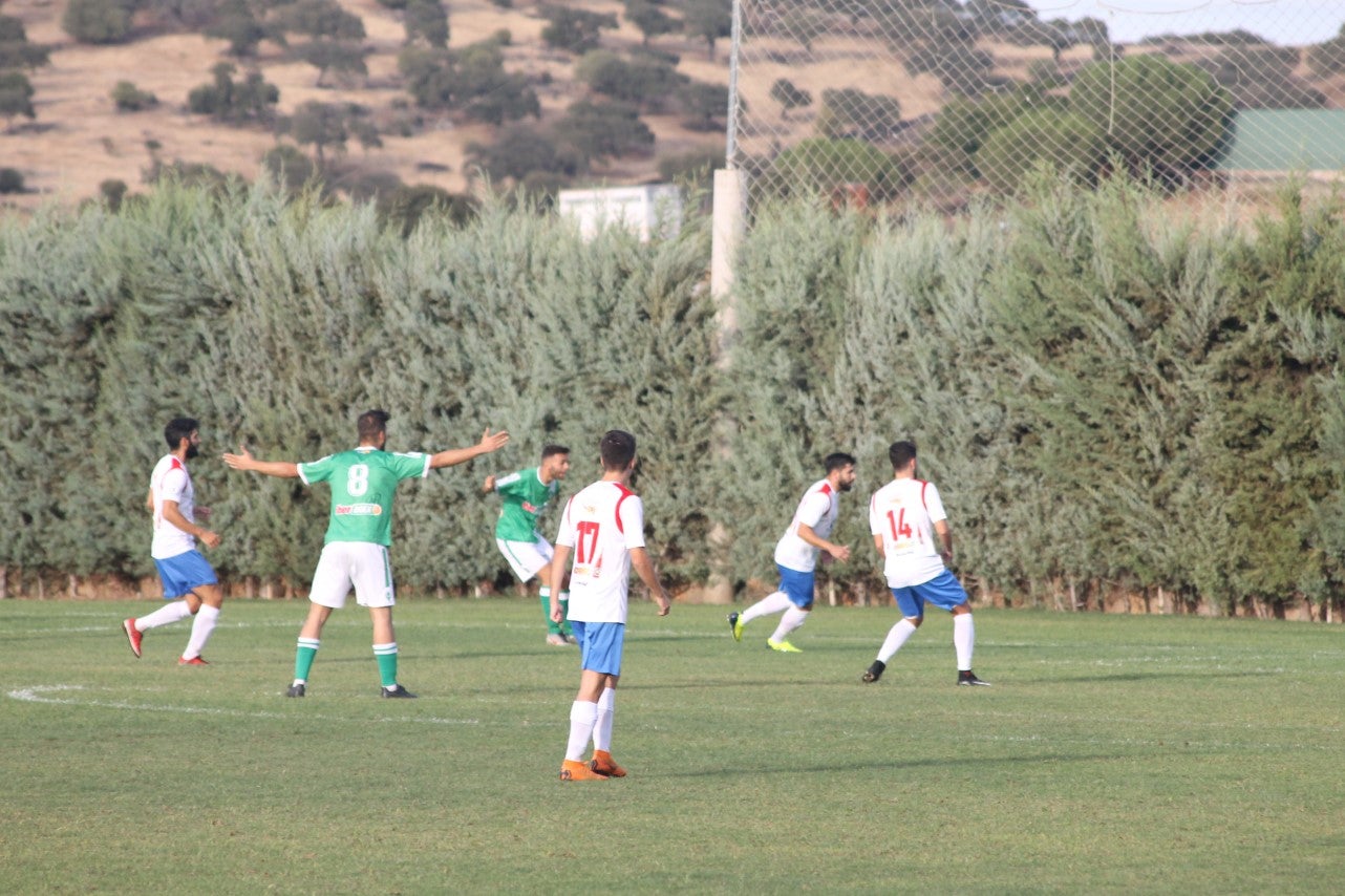Algunas imágenes del encuentro de la quinta jornada de liga de Tercera División disputado en el Municipal de San Roque y que acabó en empate a cero. (22-09-2019)