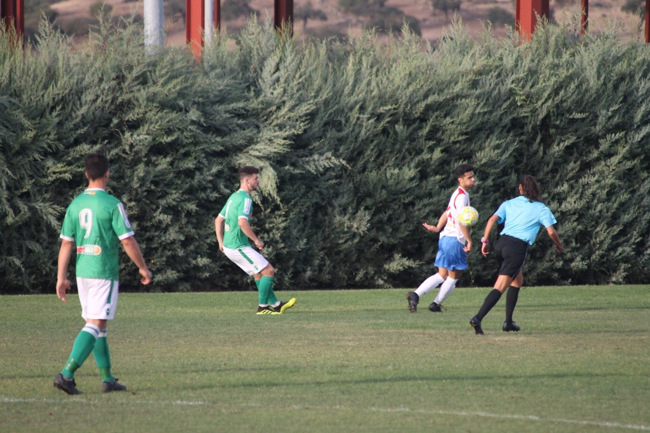 Algunas imágenes del encuentro de la quinta jornada de liga de Tercera División disputado en el Municipal de San Roque y que acabó en empate a cero. (22-09-2019)