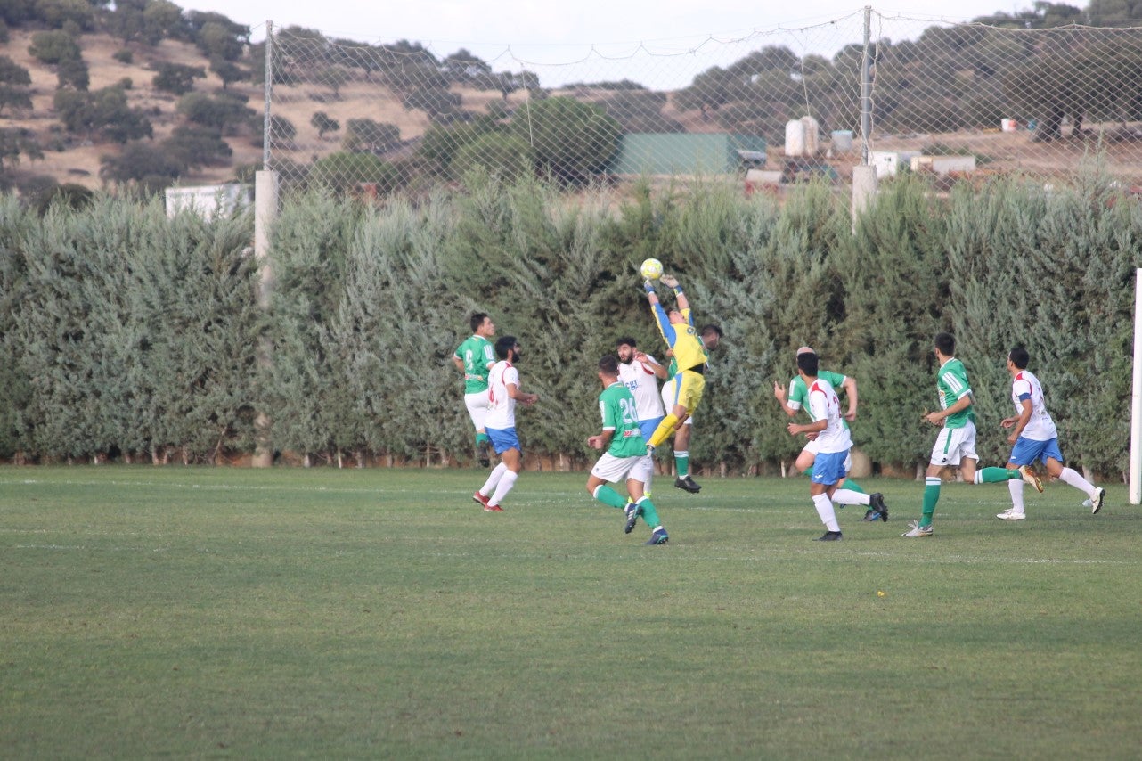 Algunas imágenes del encuentro de la quinta jornada de liga de Tercera División disputado en el Municipal de San Roque y que acabó en empate a cero. (22-09-2019)