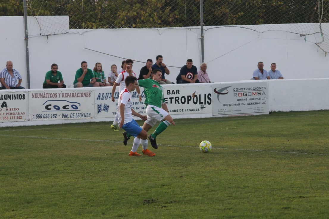 Algunas imágenes del encuentro de la quinta jornada de liga de Tercera División disputado en el Municipal de San Roque y que acabó en empate a cero. (22-09-2019)