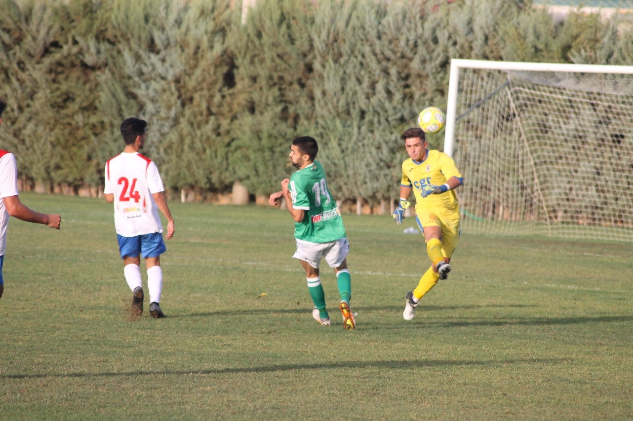 Algunas imágenes del encuentro de la quinta jornada de liga de Tercera División disputado en el Municipal de San Roque y que acabó en empate a cero. (22-09-2019)