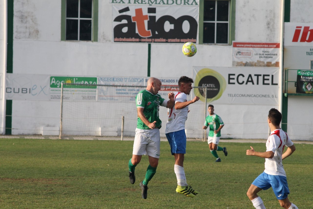 Algunas imágenes del encuentro de la quinta jornada de liga de Tercera División disputado en el Municipal de San Roque y que acabó en empate a cero. (22-09-2019)