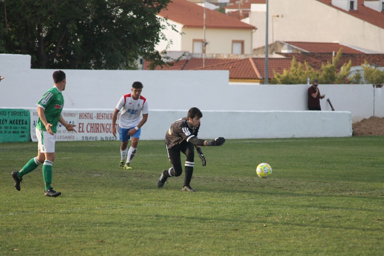 Algunas imágenes del encuentro de la quinta jornada de liga de Tercera División disputado en el Municipal de San Roque y que acabó en empate a cero. (22-09-2019)