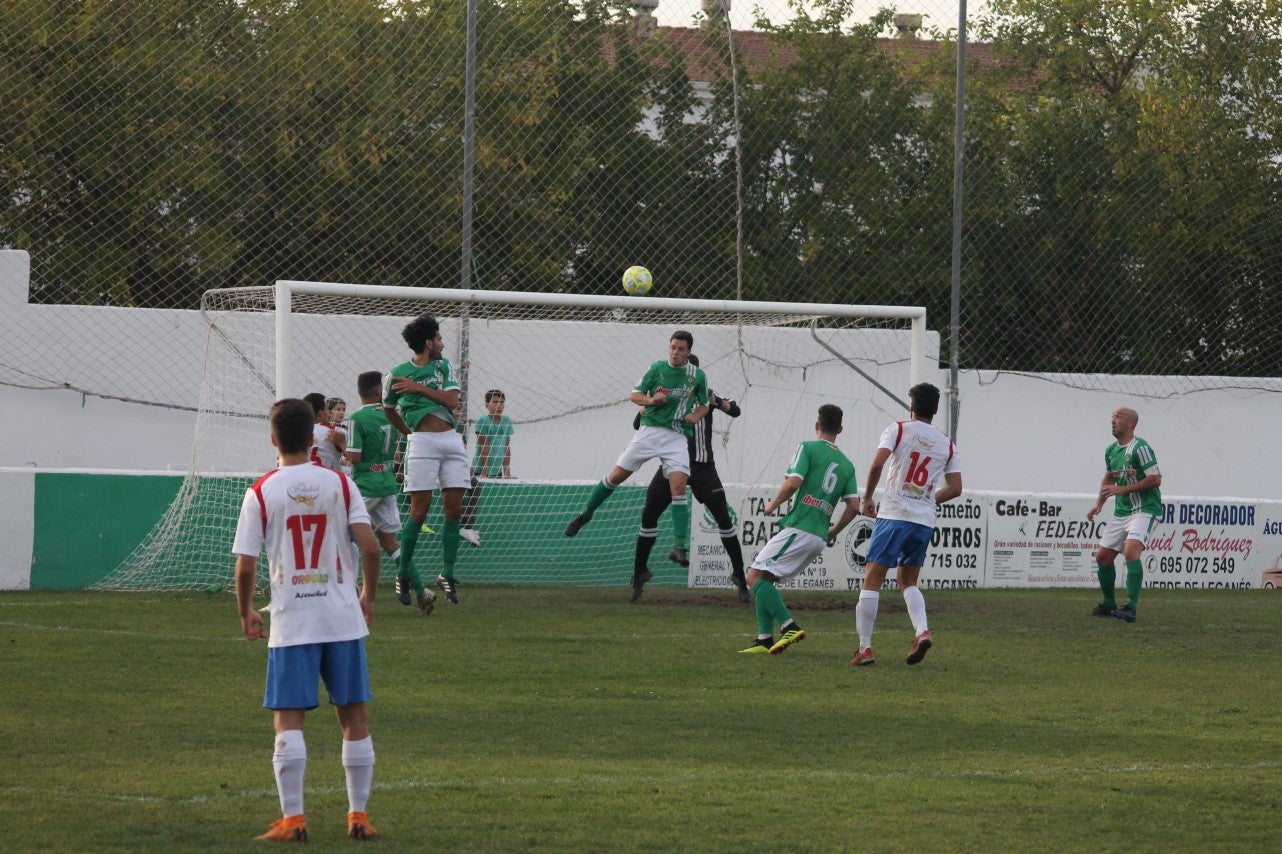 Algunas imágenes del encuentro de la quinta jornada de liga de Tercera División disputado en el Municipal de San Roque y que acabó en empate a cero. (22-09-2019)