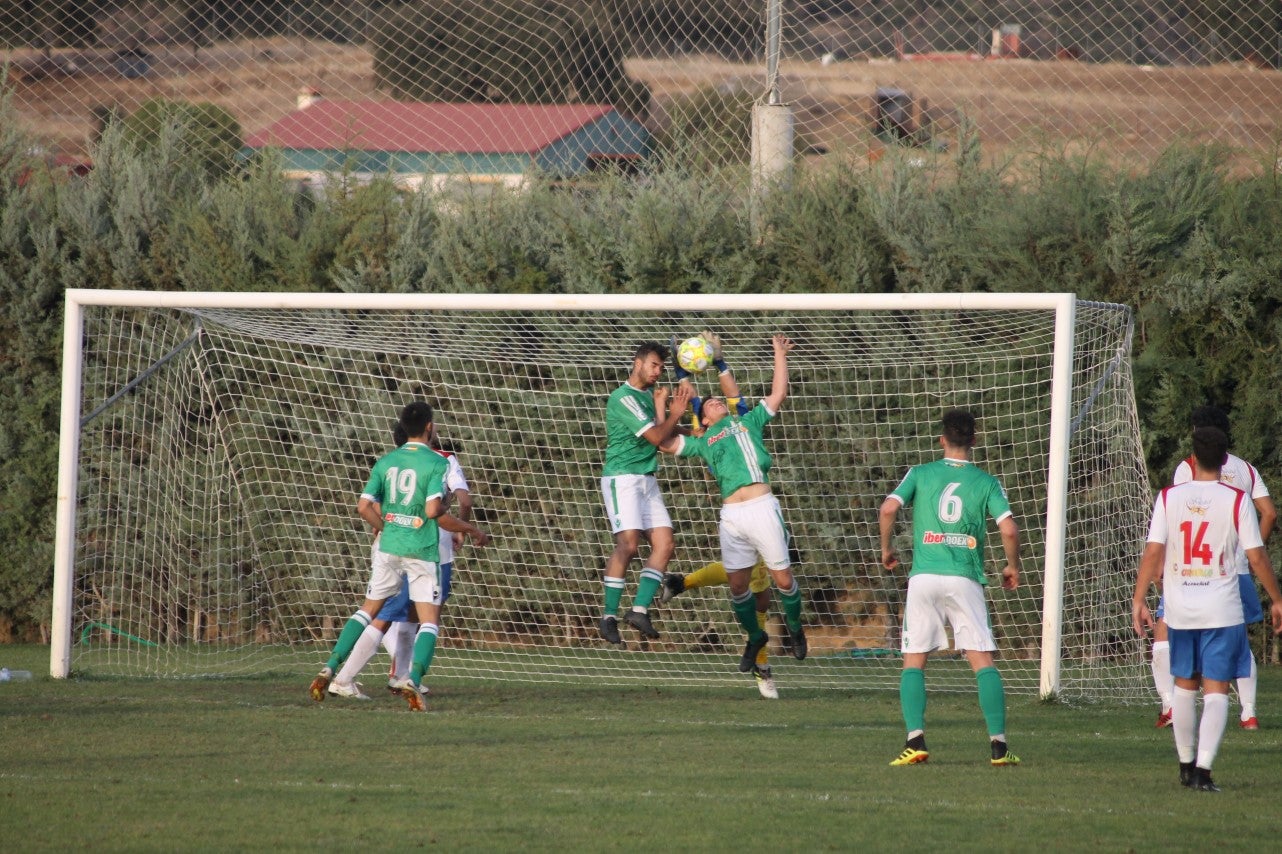 Algunas imágenes del encuentro de la quinta jornada de liga de Tercera División disputado en el Municipal de San Roque y que acabó en empate a cero. (22-09-2019)