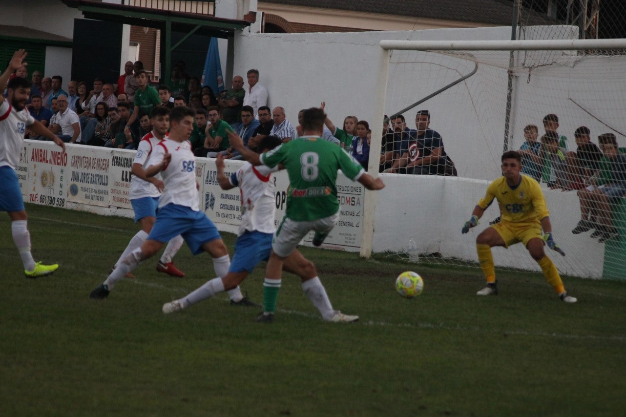 Algunas imágenes del encuentro de la quinta jornada de liga de Tercera División disputado en el Municipal de San Roque y que acabó en empate a cero. (22-09-2019)