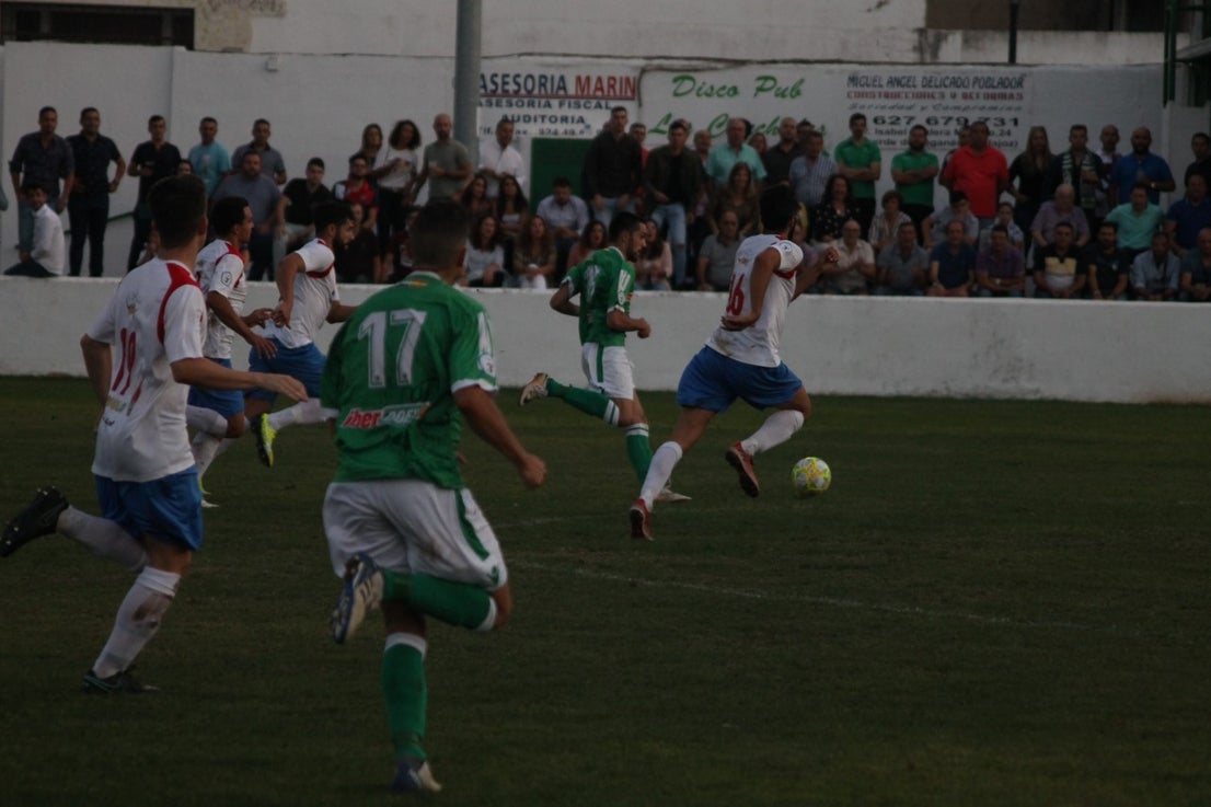 Algunas imágenes del encuentro de la quinta jornada de liga de Tercera División disputado en el Municipal de San Roque y que acabó en empate a cero. (22-09-2019)