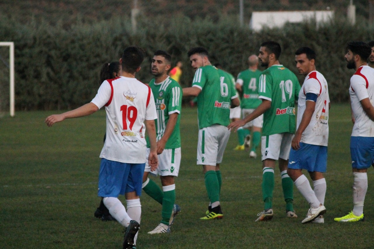 Algunas imágenes del encuentro de la quinta jornada de liga de Tercera División disputado en el Municipal de San Roque y que acabó en empate a cero. (22-09-2019)
