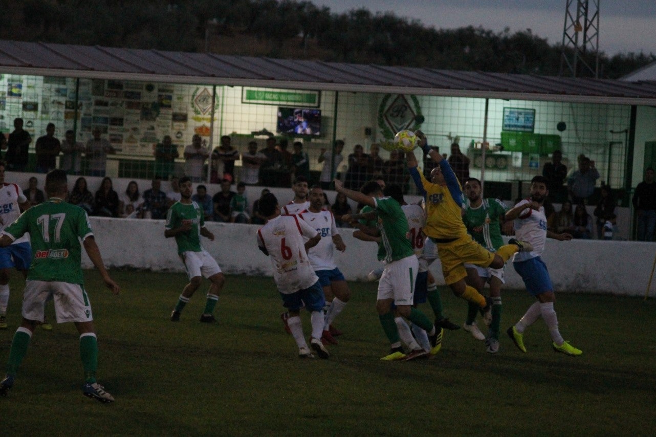 Algunas imágenes del encuentro de la quinta jornada de liga de Tercera División disputado en el Municipal de San Roque y que acabó en empate a cero. (22-09-2019)