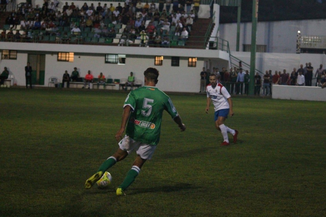 Algunas imágenes del encuentro de la quinta jornada de liga de Tercera División disputado en el Municipal de San Roque y que acabó en empate a cero. (22-09-2019)