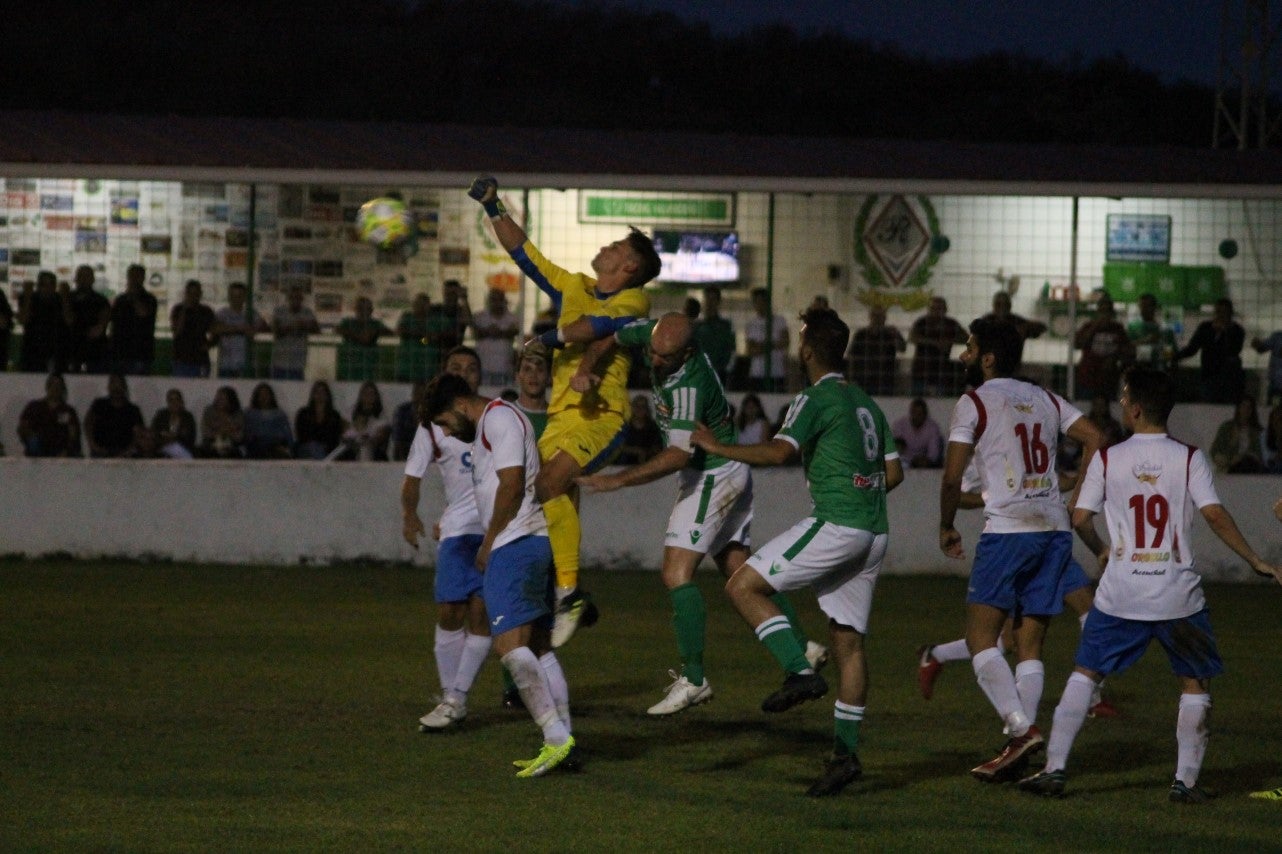 Algunas imágenes del encuentro de la quinta jornada de liga de Tercera División disputado en el Municipal de San Roque y que acabó en empate a cero. (22-09-2019)