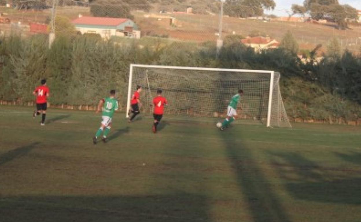 Segundo gol del encuentro, obra de Manu