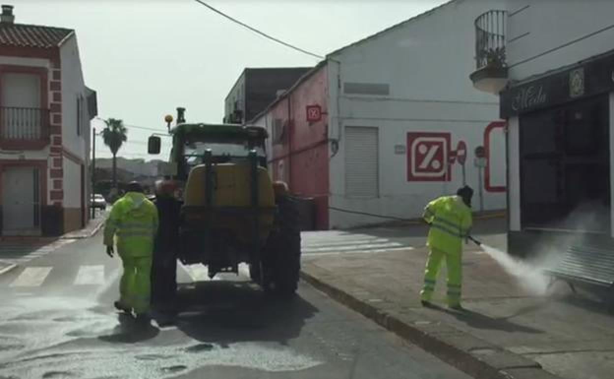 Desinfeccion de las calles valverdeñas