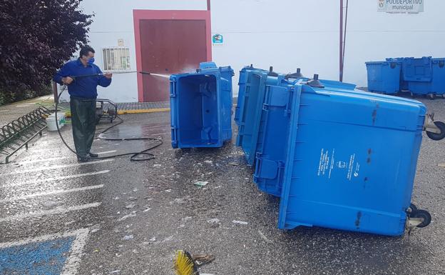 Limpieza de los contenedores azules