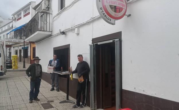 Carlos con su primer cliente