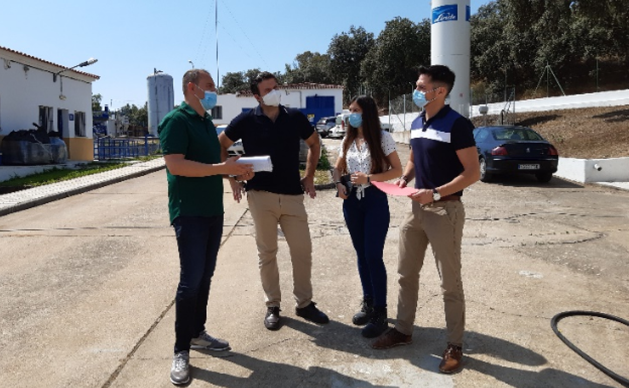 Visita del alcalde de Valverde de Leganés a la ETAP de Piedra Aguda