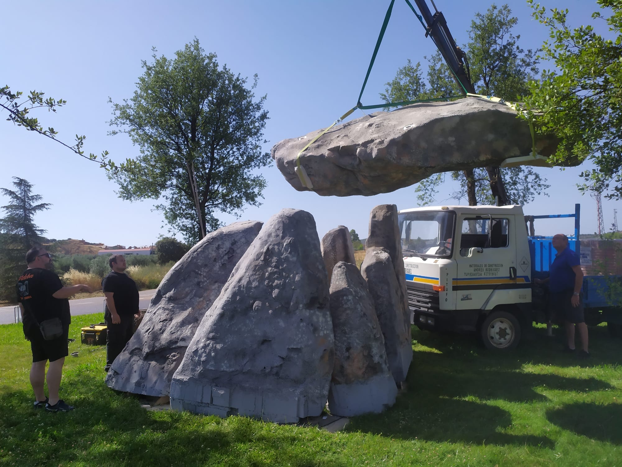 Fotos: Replica del Dolmen El Rebellao